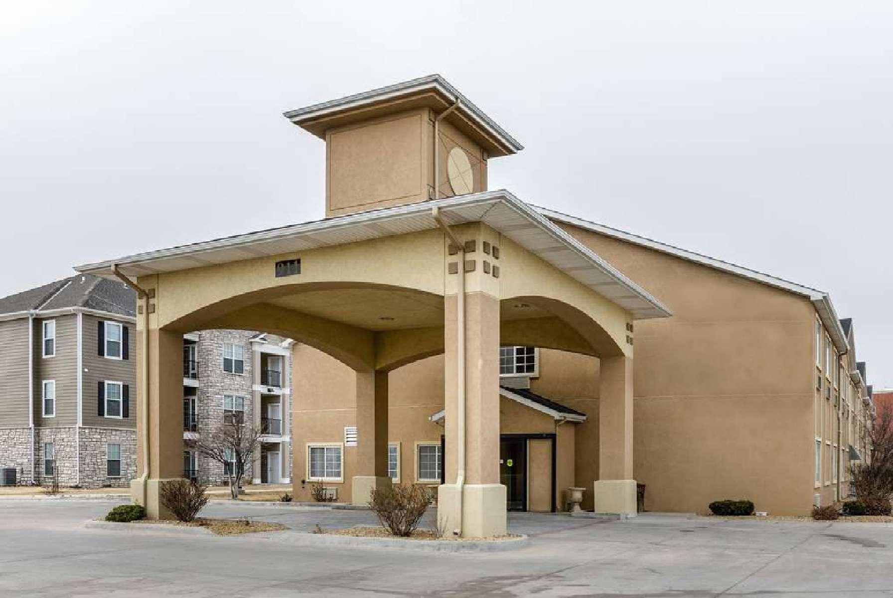 Hotel Super 8 By Wyndham Great Bend Exterior foto