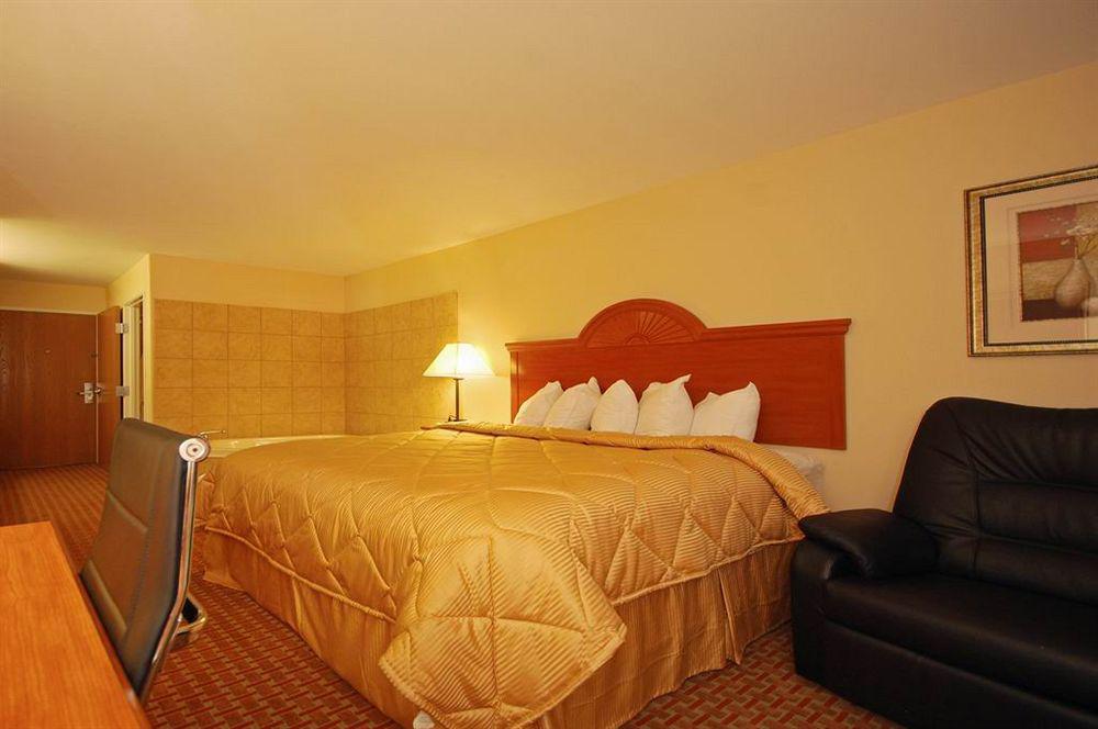Hotel Super 8 By Wyndham Great Bend Habitación foto