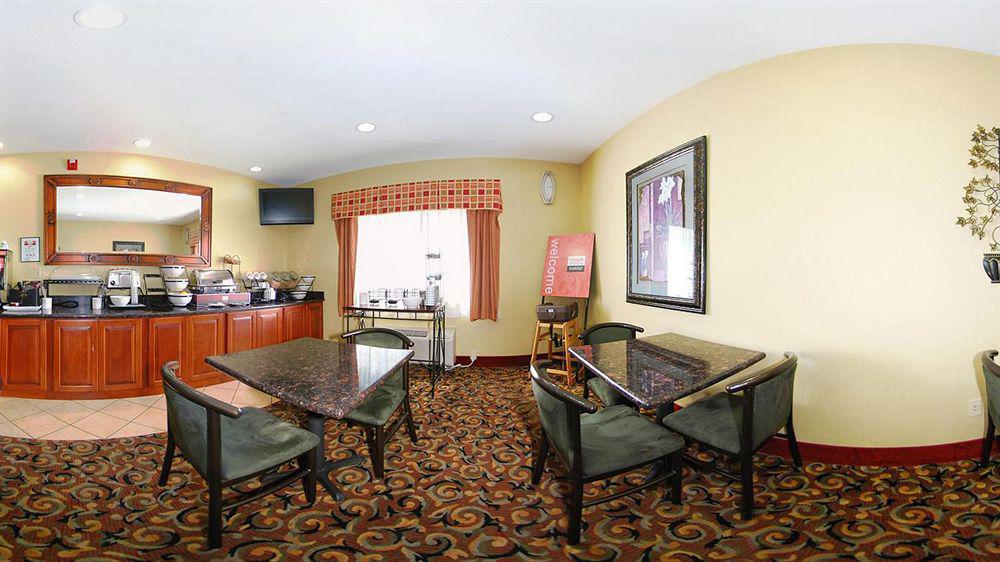 Hotel Super 8 By Wyndham Great Bend Exterior foto